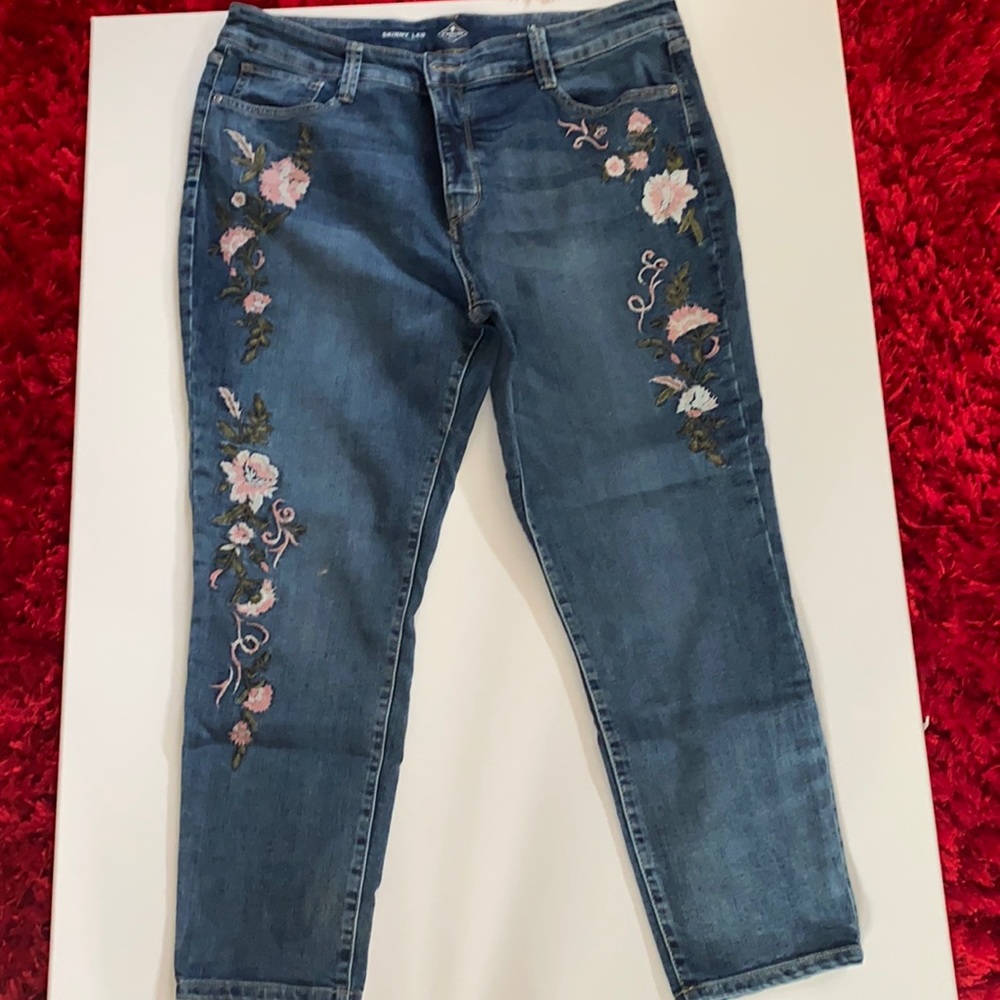 St. John’s bay skinny leg embroidered denim jeans